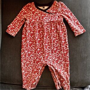 Tea Collection Red and White Leaf Pattern Footie